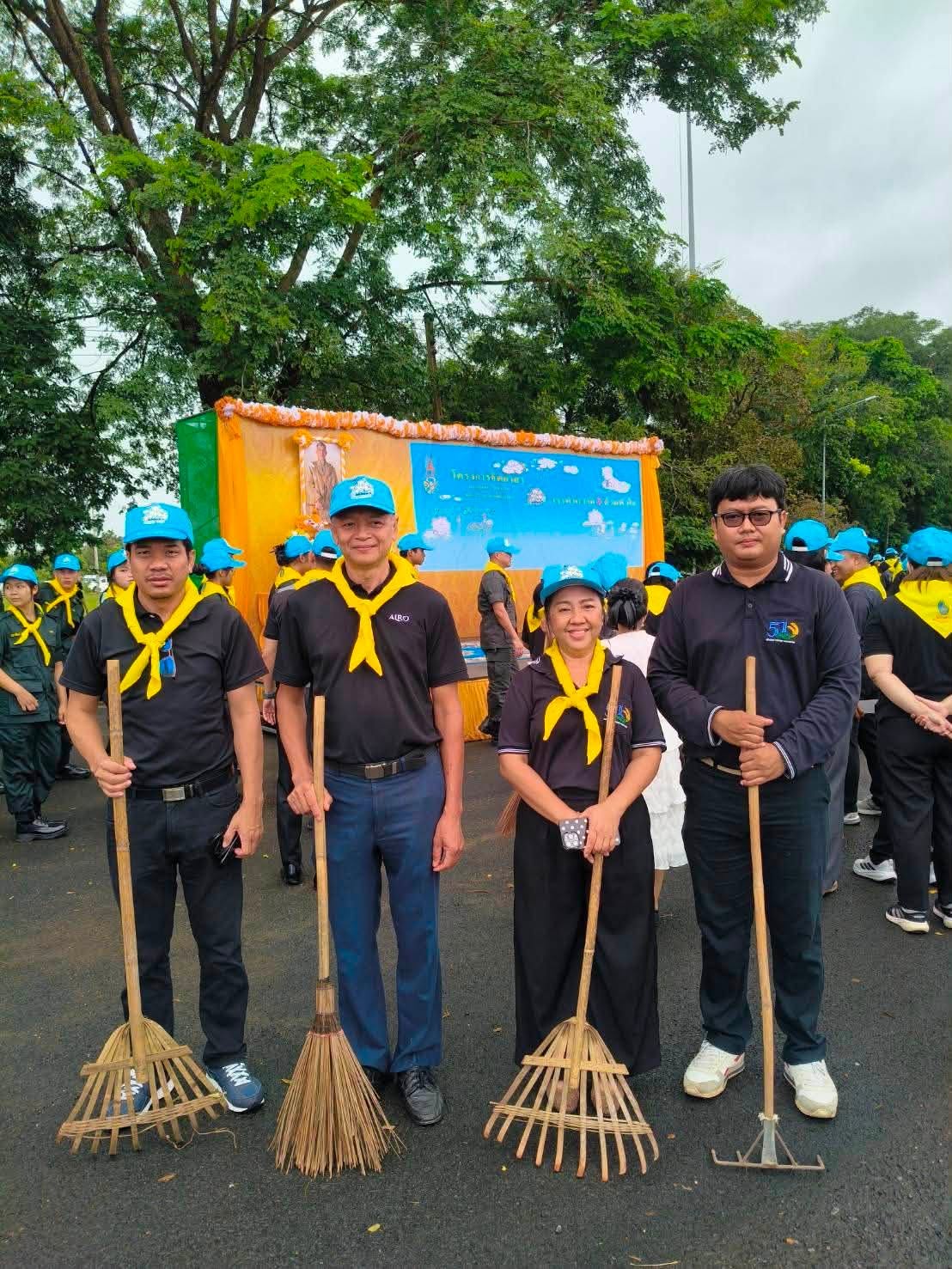 title - ร่วมพิธีเจริญพระพุทธมนต์และพิธีทำบุญตักบาตรถวายพระราชกุศล พิธีปล่อยพันธุ์สัตว์น้ำ กิจกรรมจิตอาสาพัฒนาบริเวณอ่างเก็บน้ำพุทธอุทยาน และพิธีถวายเครื่องราชสักการะและวางพานพุ่มและพิธีจุดเทียนชัยถวายพระพรชัยมงคล พระบาทสมเด็จพระเจ้าอยู่หัว